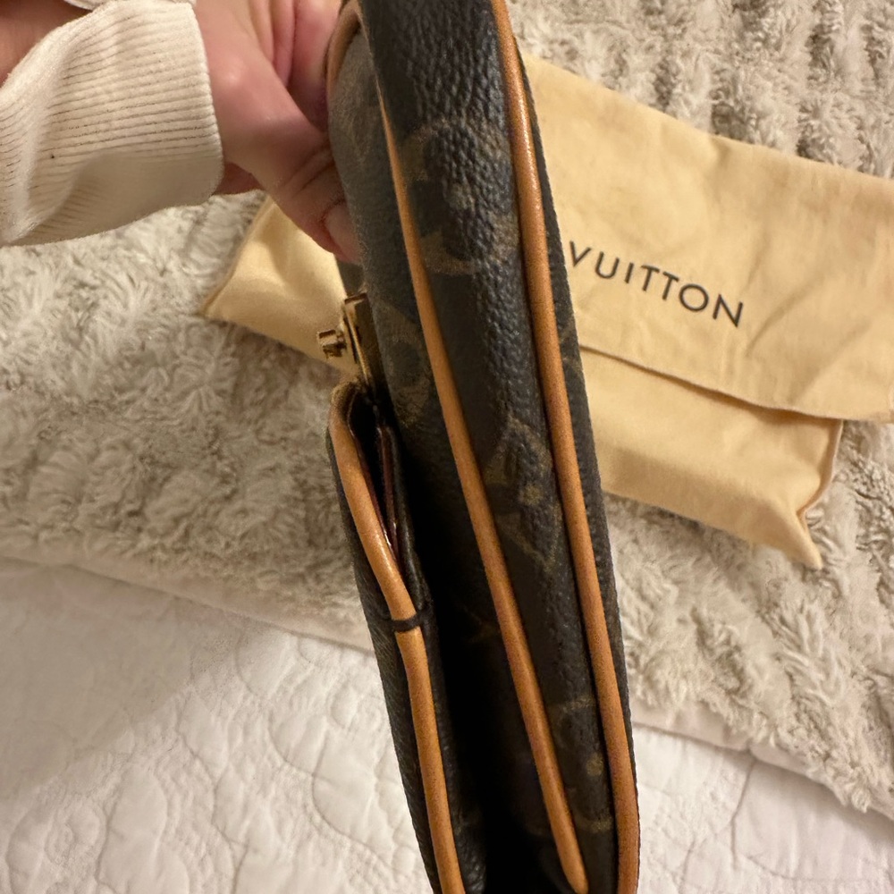 Louis Vuitton Brown and Tan Monogram Clutch - Picture 5 of 13